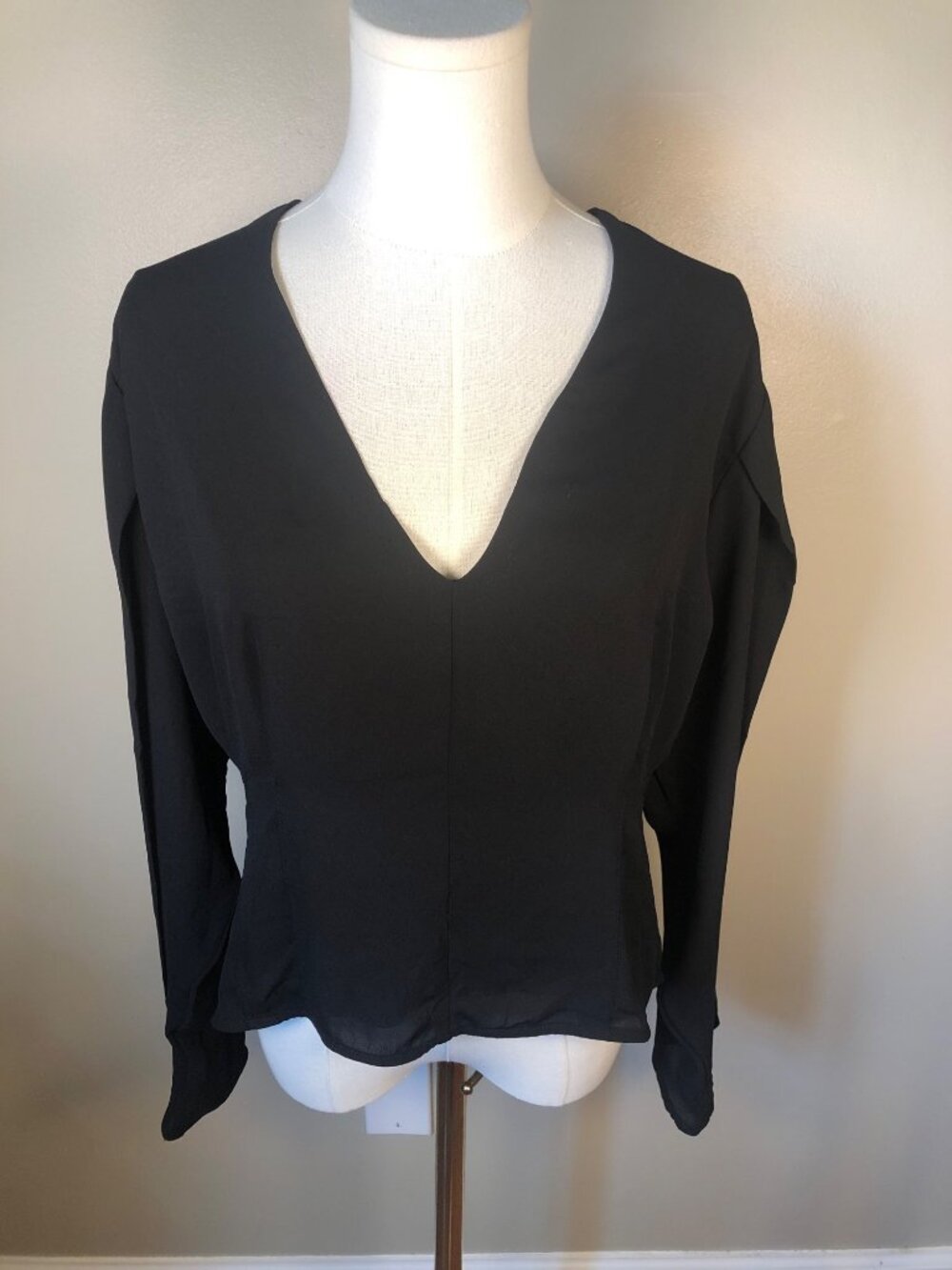 NWT Banana Republic Long Sleeve Deep VNeck Cropped Blouse Black Sz 14 Whimsigoth